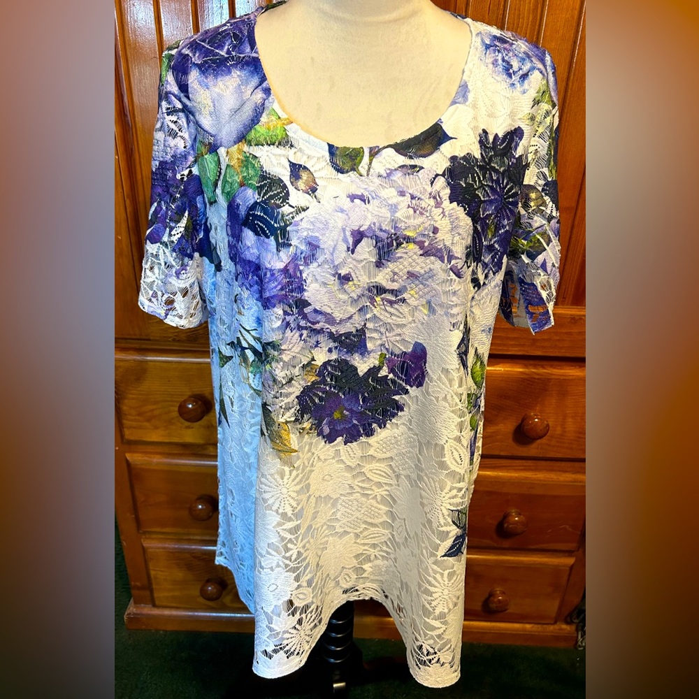 Emma size 2X Blue hi low flowery blouse